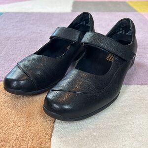 Munro Woman’s American Leather Mary Jane Flat 8.5